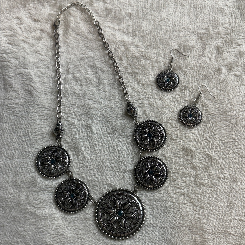 Boutique Brand Boho Silver Medallion Necklace & Earrings Set NWOT - Picture 3 of 7